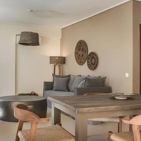 Meliti Waterfront Aparthotel Karavomylos