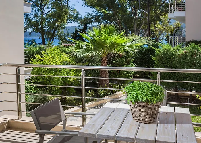 Meliti Waterfront 4* Karavomylos