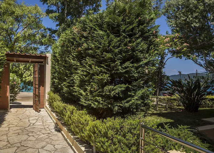 Meliti Waterfront 4* Karavomylos