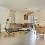 Meliti Waterfront Aparthotel