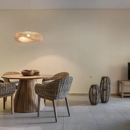 Meliti Waterfront Apartmanhotel Karavómilosz