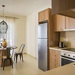 Meliti Waterfront Aparthotel Karavomylos