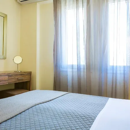 Meliti Waterfront 公寓式酒店 4*