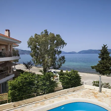 Meliti Waterfront Apartahotel Karavomylos