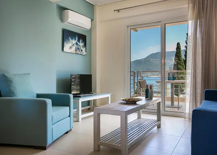 アパートホテル Meliti Waterfront カラヴォミロス