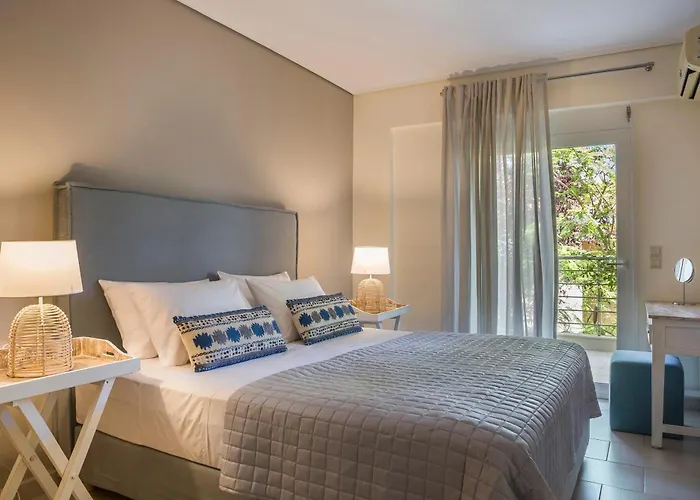 アパートホテル Meliti Waterfront カラヴォミロス