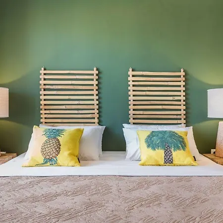 Meliti Waterfront Apart Otel Karavomylos